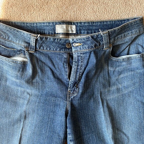 Maurice’s Sophie Boot distressed women’s bluejeans, sz. 15/16 Short!  Like new! - Picture 4 of 7
